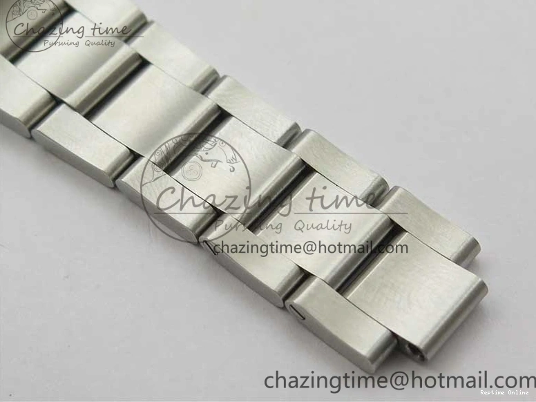 1226 Casual Oyster Perpetual 41mm 124300 EWF Best Edition Red Dial on SS Bracelet A 2856